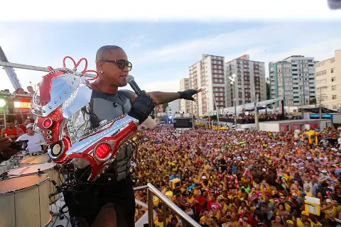Bloco Vem Com o Gigante Nana · Desfile Bloco vem com o gigante Nana