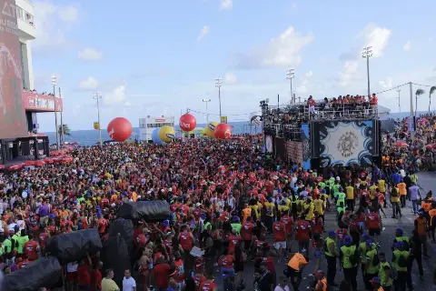 Bloco Vem Com o Gigante Nana · Bloco vem com o gigante Nana no circuito