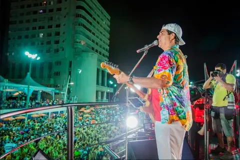 Bloco Me Abraça · desfile do bloco me abraça