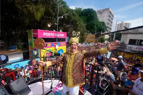 Bloco Me Abraça · Durval Lelys no bloco