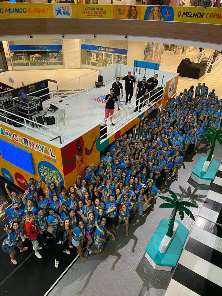 Equipe Quero Abadá reunida no shopping