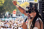Carlinhos Brown Carlinhos Brown no trio eletrico